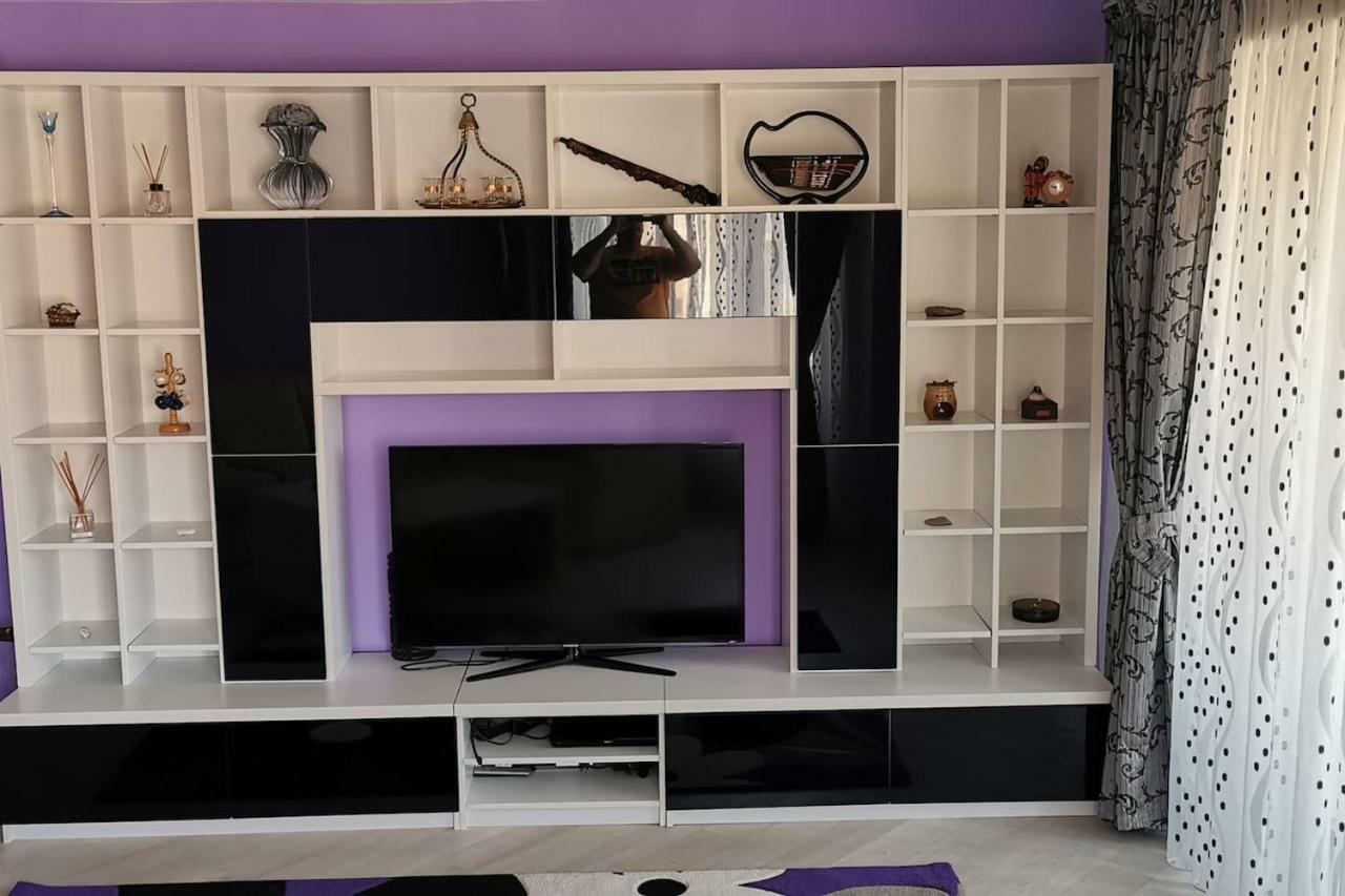 Luxury Apartment With Two Bedrooms And Large Living Room, 100 Square Meters, City Center オラデア エクステリア 写真